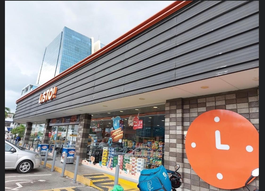 Mega Suite Junto Al San Marino Shopping Guayaquil Exteriör bild