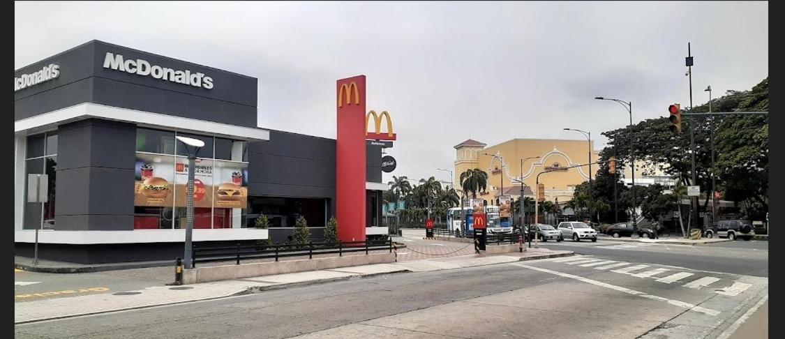 Mega Suite Junto Al San Marino Shopping Guayaquil Exteriör bild